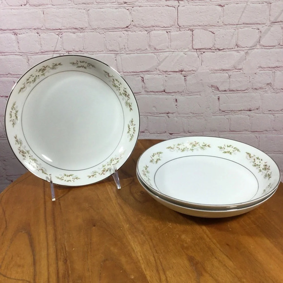 International Silver Company 326 Springtime Soup Bowls - Set of 3 - Picture 1 of 3